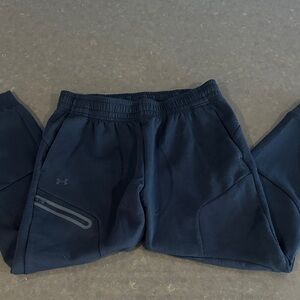 Like new under armour black joggers size medium. Only worn a couple of times.